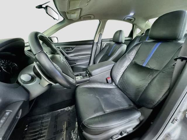 Used 2018 Nissan Altima 2.5 SR w/ SR Midnight Edition FWD image 12