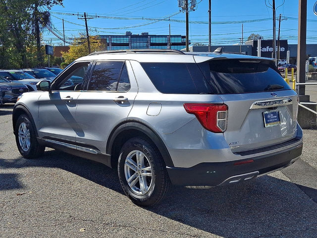 Certified 2022 Ford Explorer XLT w/ Equipment Group 202A image 3