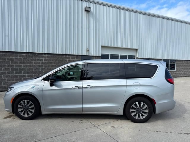 Used 2024 Chrysler Pacifica Limited FWD image 8