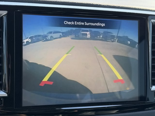 Used 2024 Chrysler Pacifica Touring-L FWD image 3