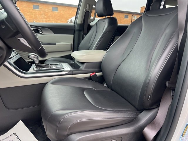 Used 2022 Kia Carnival LX image 21