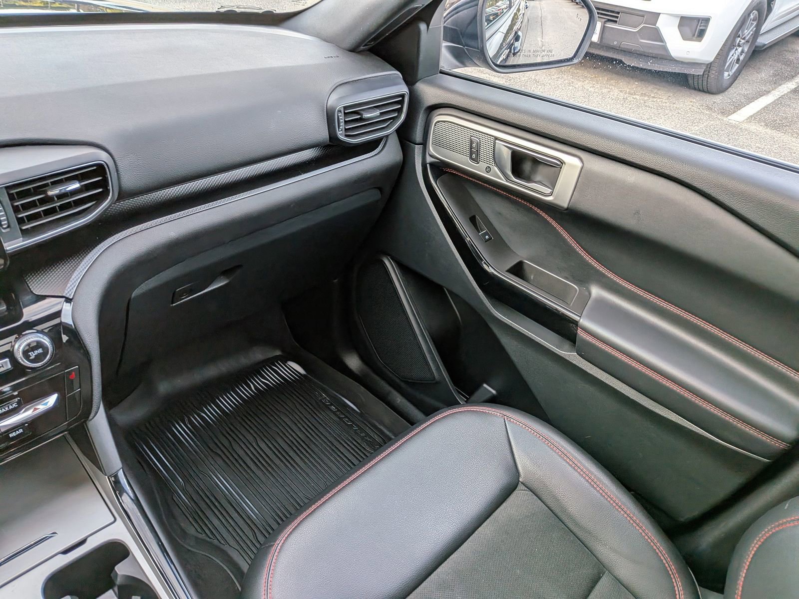 Certified 2024 Ford Explorer ST-Line w/ Class IV Trailer Tow Package image 19