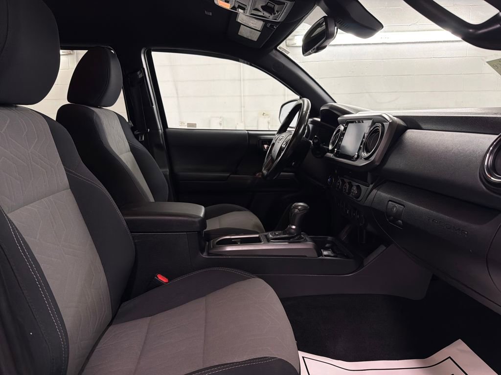 Used 2020 Toyota Tacoma TRD Off-Road w/ Technology Package AWD/4WD image 28