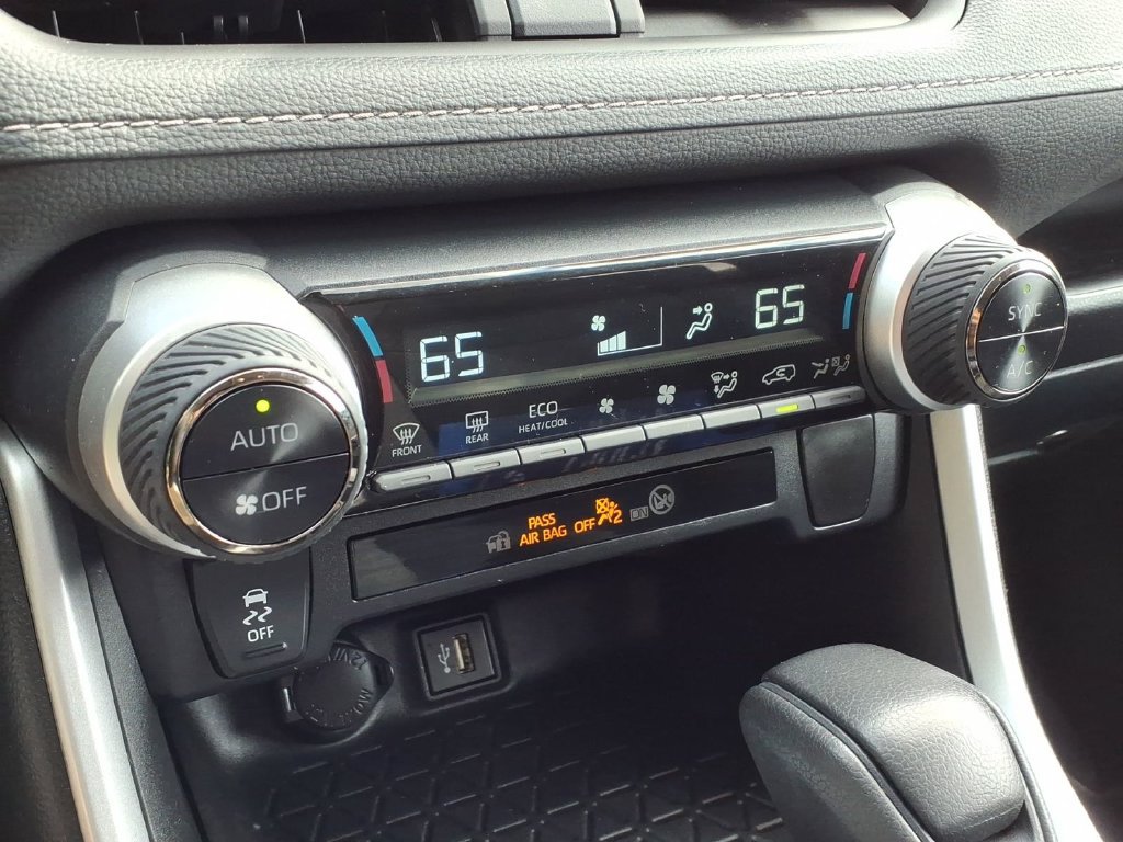 Used 2024 Toyota RAV4 LE AWD/4WD image 19
