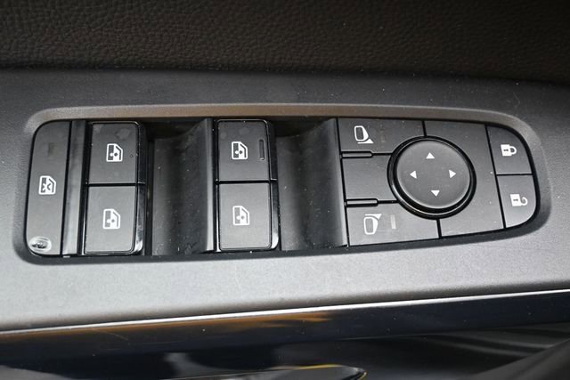 Used 2025 Nissan Pathfinder SV AWD/4WD image 7