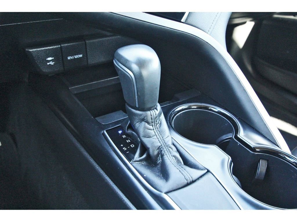 Used 2018 Toyota Camry L image 24