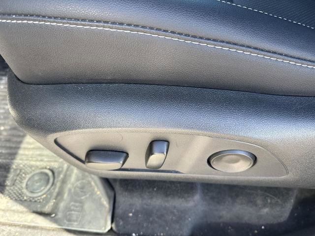 Used 2025 Chevrolet Traverse LT w/ Midnight/Sport Edition image 14