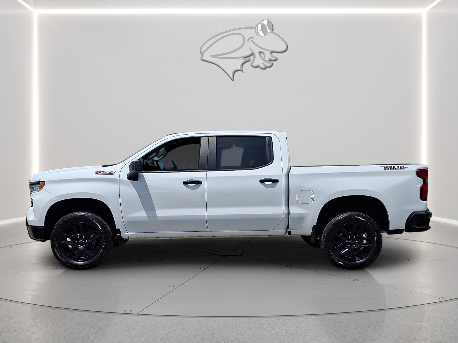 Used 2025 Chevrolet Silverado 1500 LT Trail Boss AWD/4WD image 2
