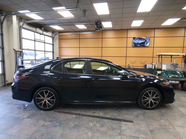 Used 2021 Toyota Camry SE AWD/4WD image 6