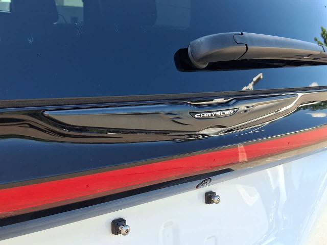Used 2024 Chrysler Pacifica Limited FWD image 28