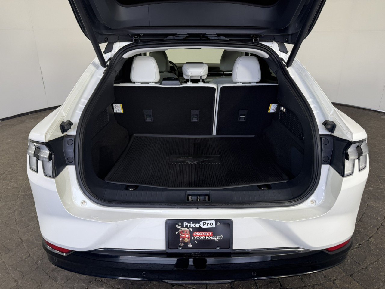 Certified 2022 Ford Mustang Mach-E Premium w/ Ice White Appearance Package AWD/4WD image 7