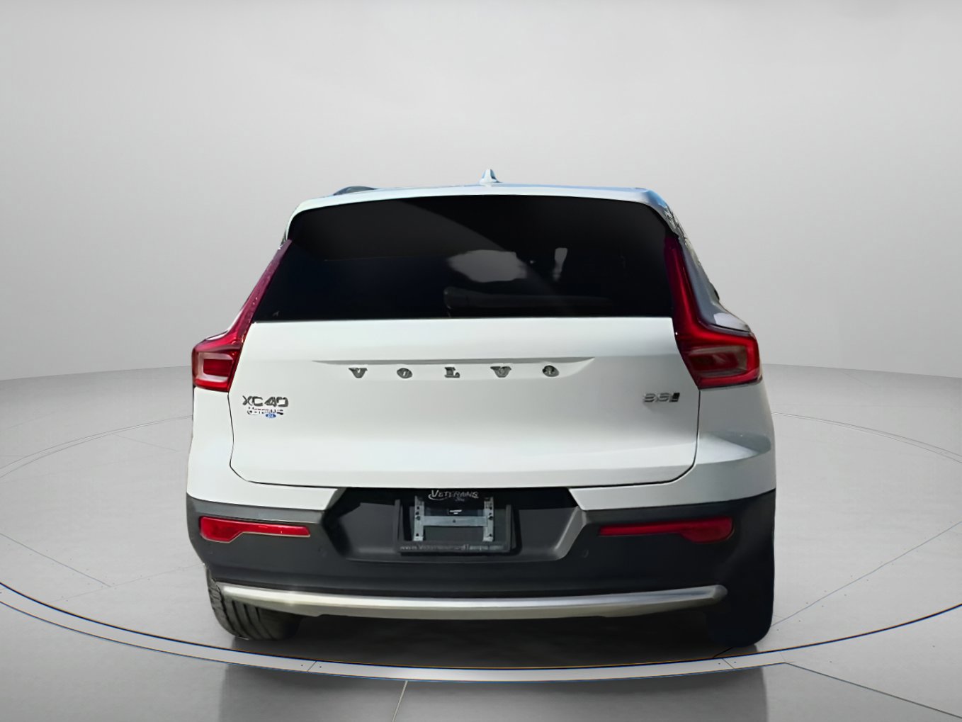 Used 2023 Volvo XC40 B5 Plus image 18