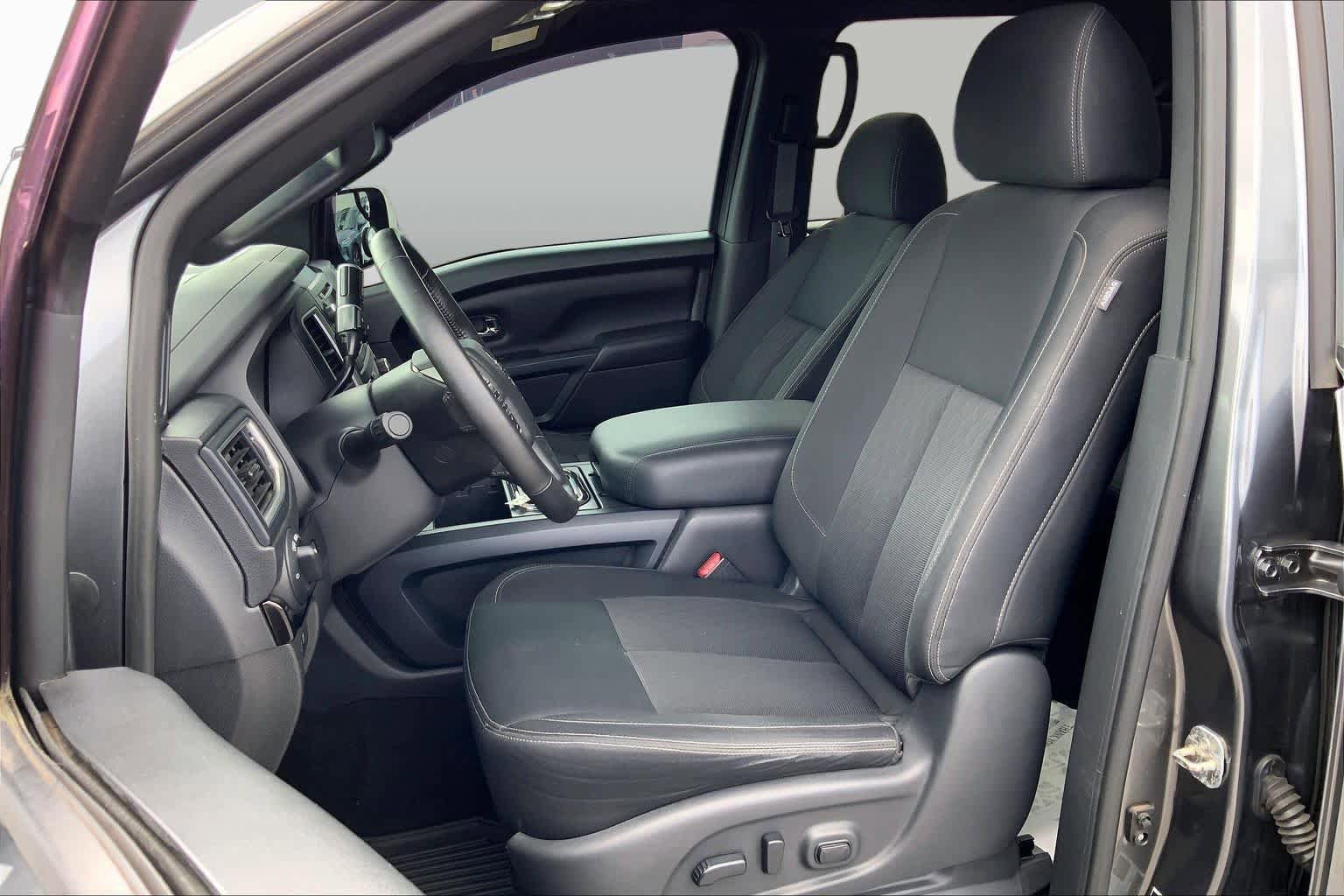 Used 2019 Nissan Titan SV w/ SV Convenience Package RWD image 8