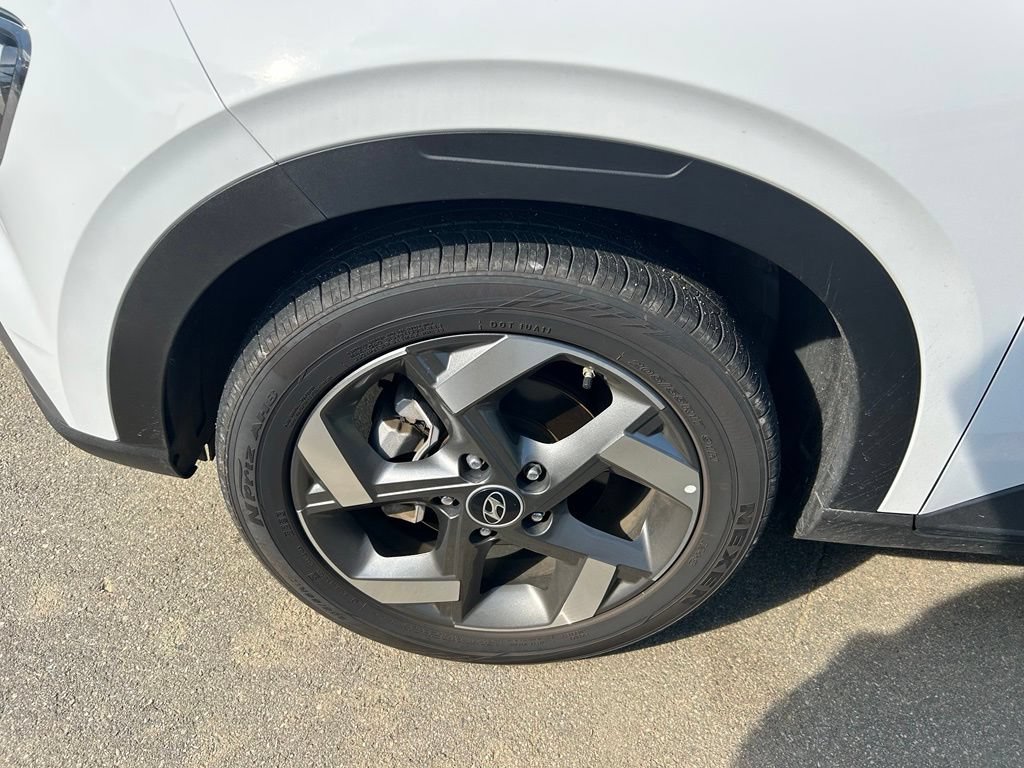 Used 2025 Hyundai Venue SEL FWD image 5