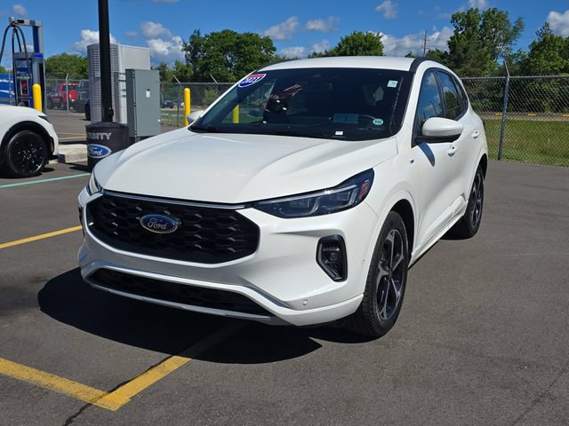 Certified 2023 Ford Escape ST-Line Elite w/ Premium Technology Package AWD/4WD image 2