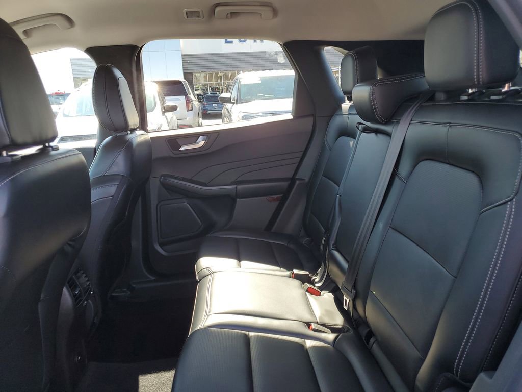 Certified 2025 Ford Escape Platinum image 32