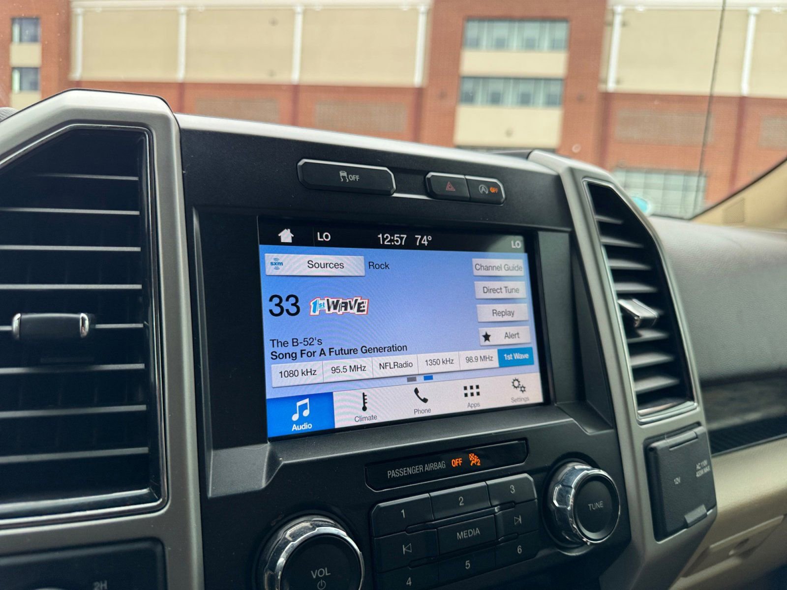 Certified 2019 Ford F150 Lariat w/ Equipment Group 501A Mid AWD/4WD image 25
