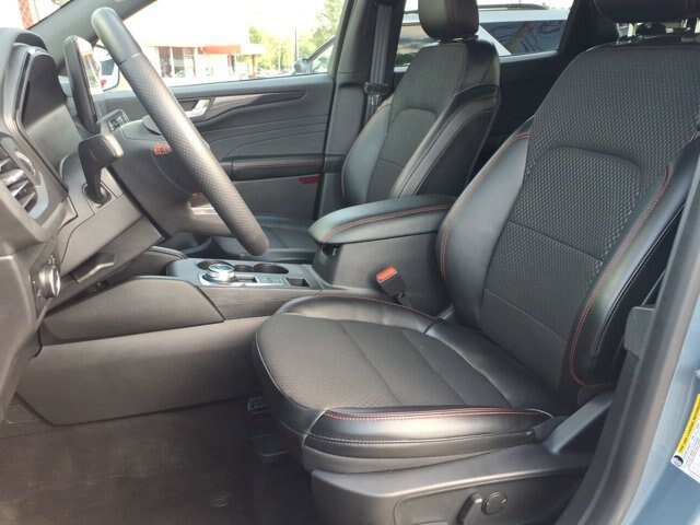 Certified 2024 Ford Escape ST-Line w/ Tech Pack #1 AWD/4WD image 3