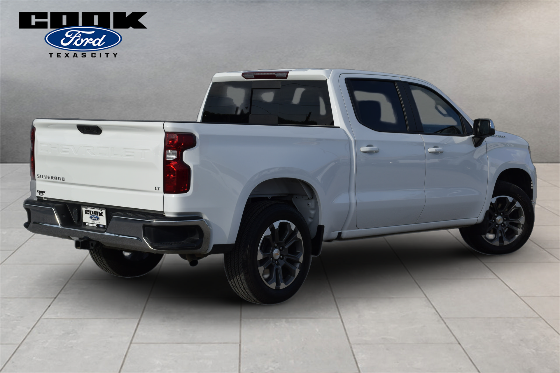 Used 2024 Chevrolet Silverado 1500 LT w/ Convenience Package II RWD image 4