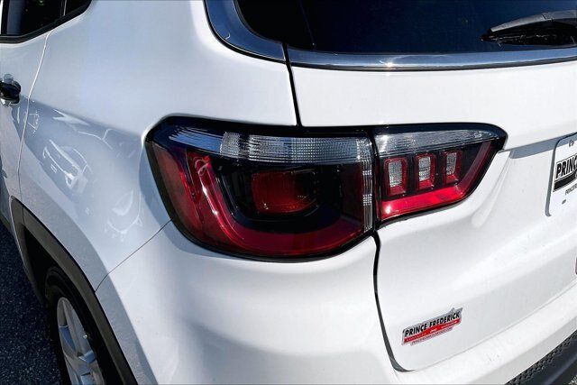 Used 2022 Jeep Compass Latitude w/ Sun and Sound Group FWD image 28