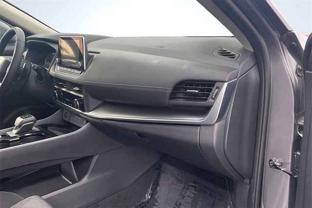 Used 2025 Nissan Rogue SV image 16