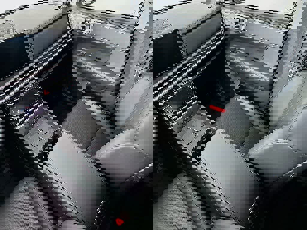 Used 2025 Hyundai Santa Fe SEL image 14