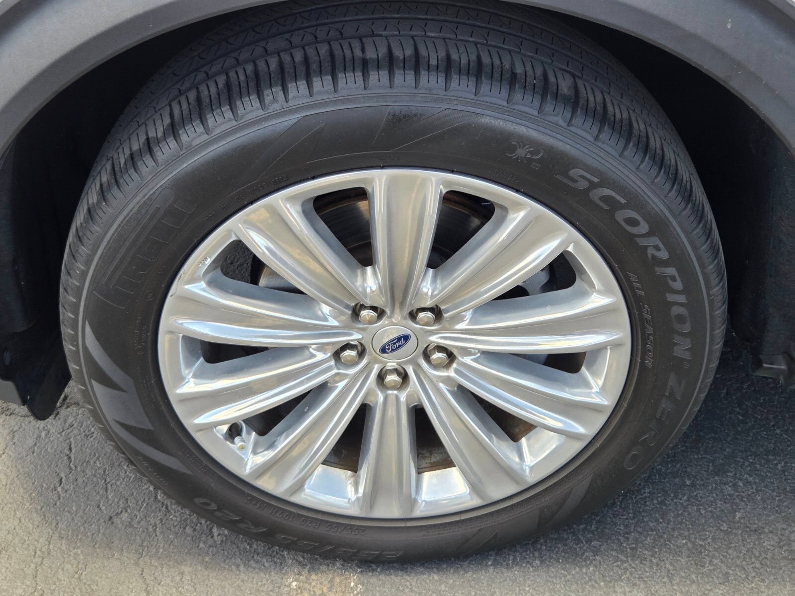 Certified 2023 Ford Explorer Limited w/ Limited Technology Package RWD image 9