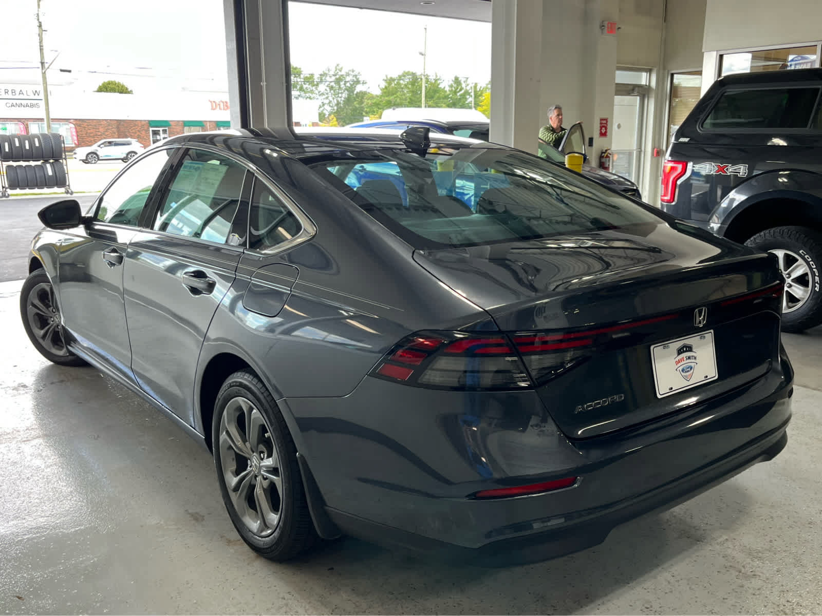 Used 2023 Honda Accord EX image 6