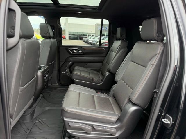 Used 2023 Chevrolet Suburban High Country image 29