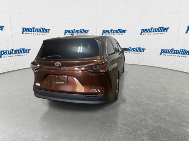 Used 2023 Toyota Sienna XLE FWD image 9