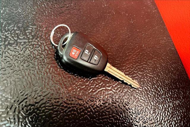 Used 2022 Toyota Tacoma TRD Sport w/ Technology Package image 18