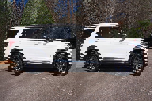 Certified 2025 Ford Explorer Active w/ Active Comfort Package image 6