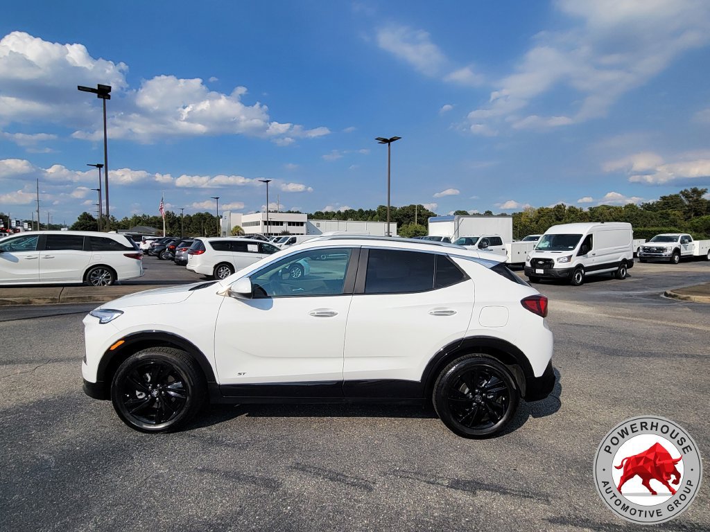 Used 2025 Buick Encore GX Sport Touring w/ Comfort Package AWD/4WD image 3