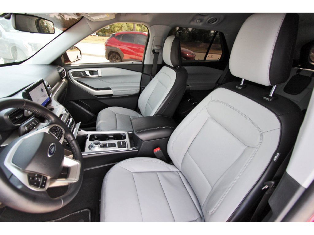 Certified 2021 Ford Explorer XLT w/ Equipment Group 202A RWD image 35