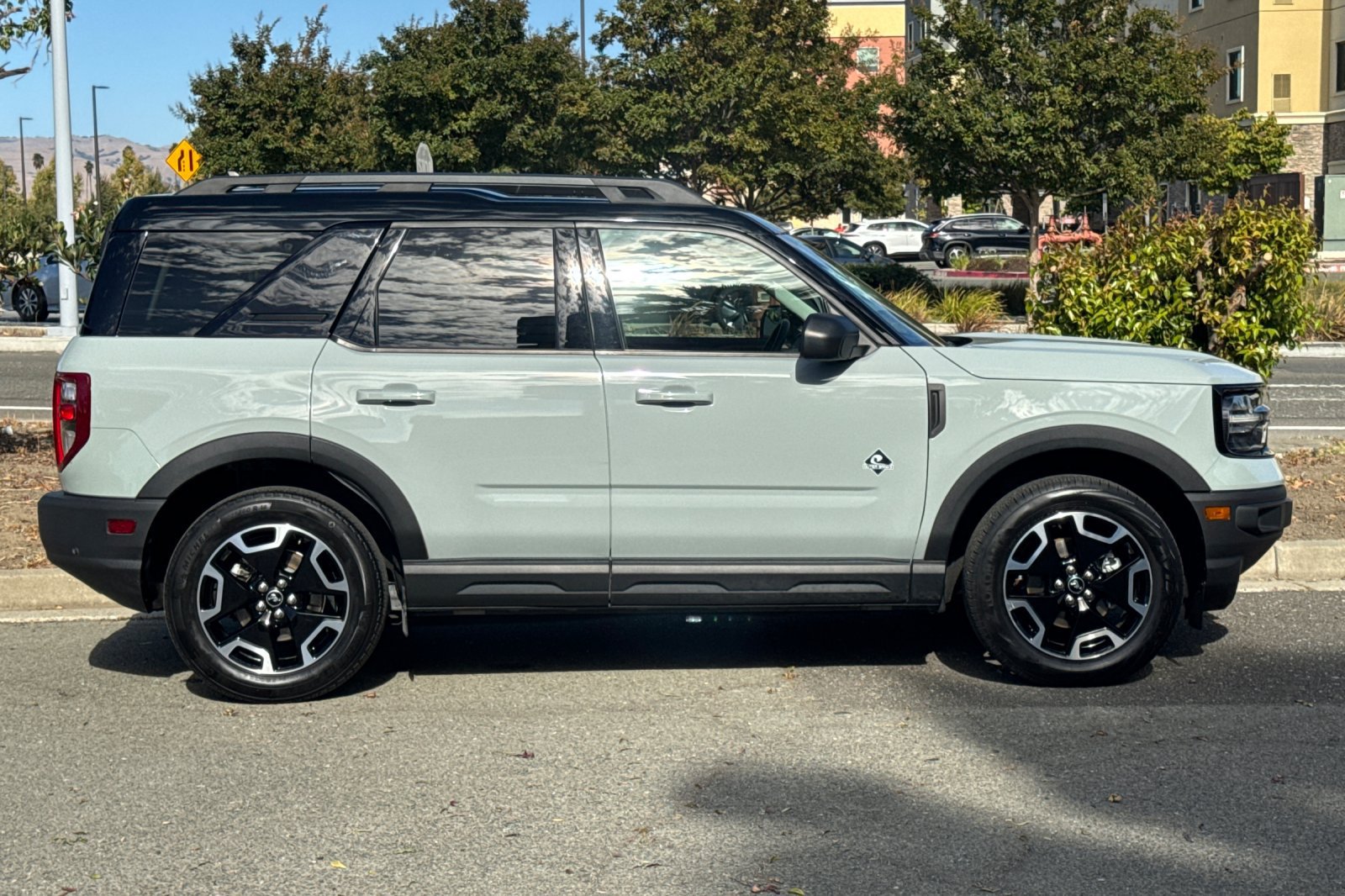 Certified 2024 Ford Bronco Sport Outer Banks w/ Tech Package AWD/4WD image 2