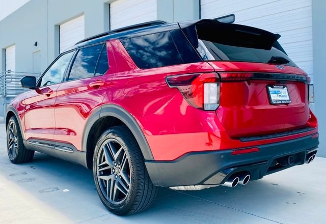 Certified 2025 Ford Explorer ST AWD/4WD image 7