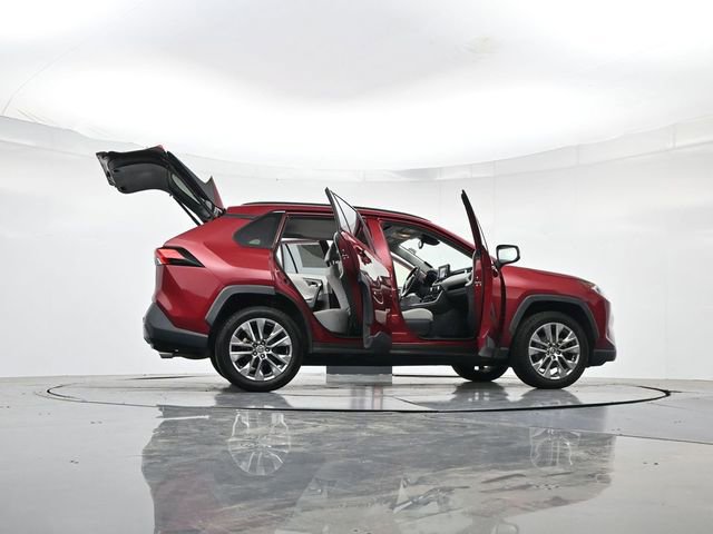 Used 2020 Toyota RAV4 XLE Premium FWD image 50