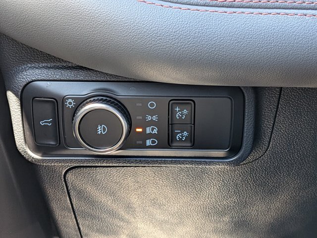 Certified 2025 Ford Explorer Active w/ Active Comfort Package AWD/4WD image 18