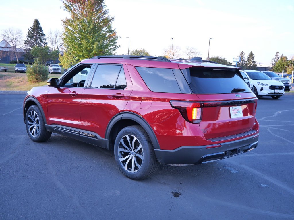 Certified 2025 Ford Explorer ST-Line AWD/4WD image 8