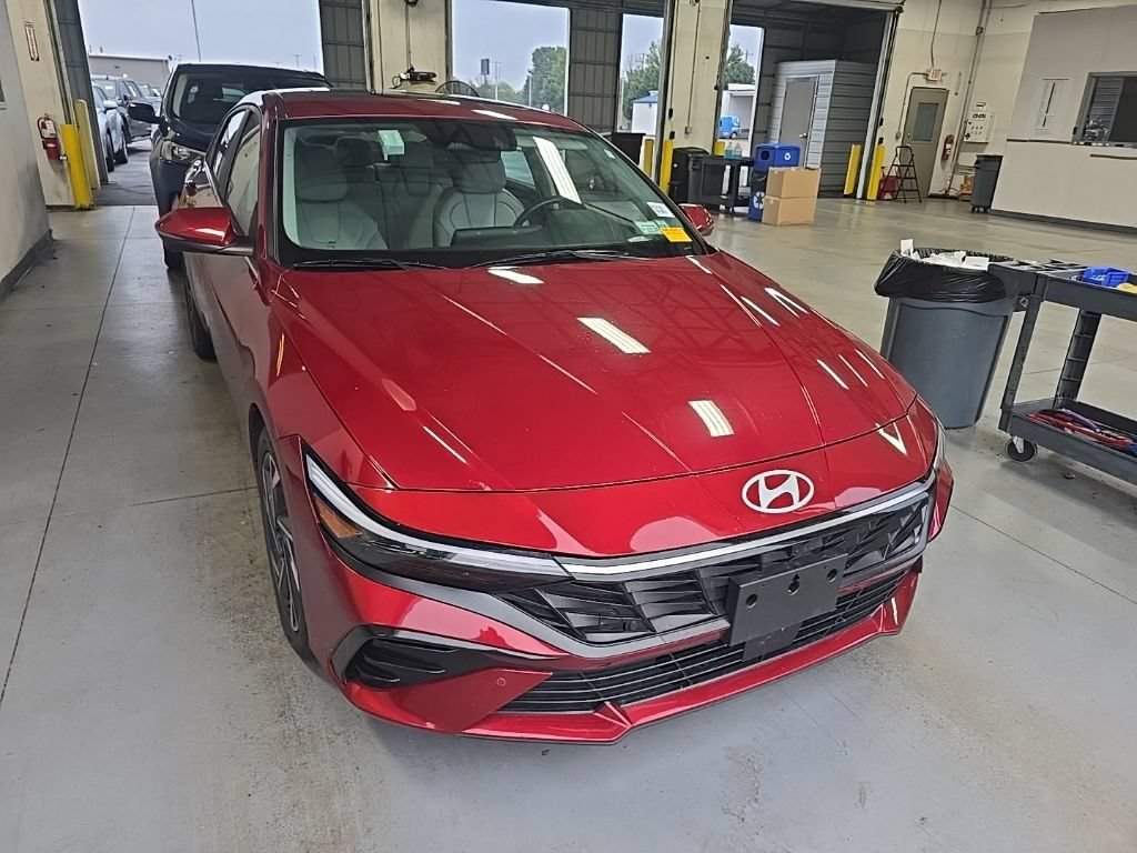 Used 2024 Hyundai Elantra Limited FWD image 1