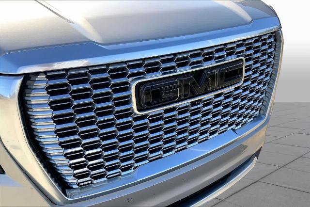 Used 2022 GMC Yukon XL Denali w/ Denali Premium Package RWD image 30