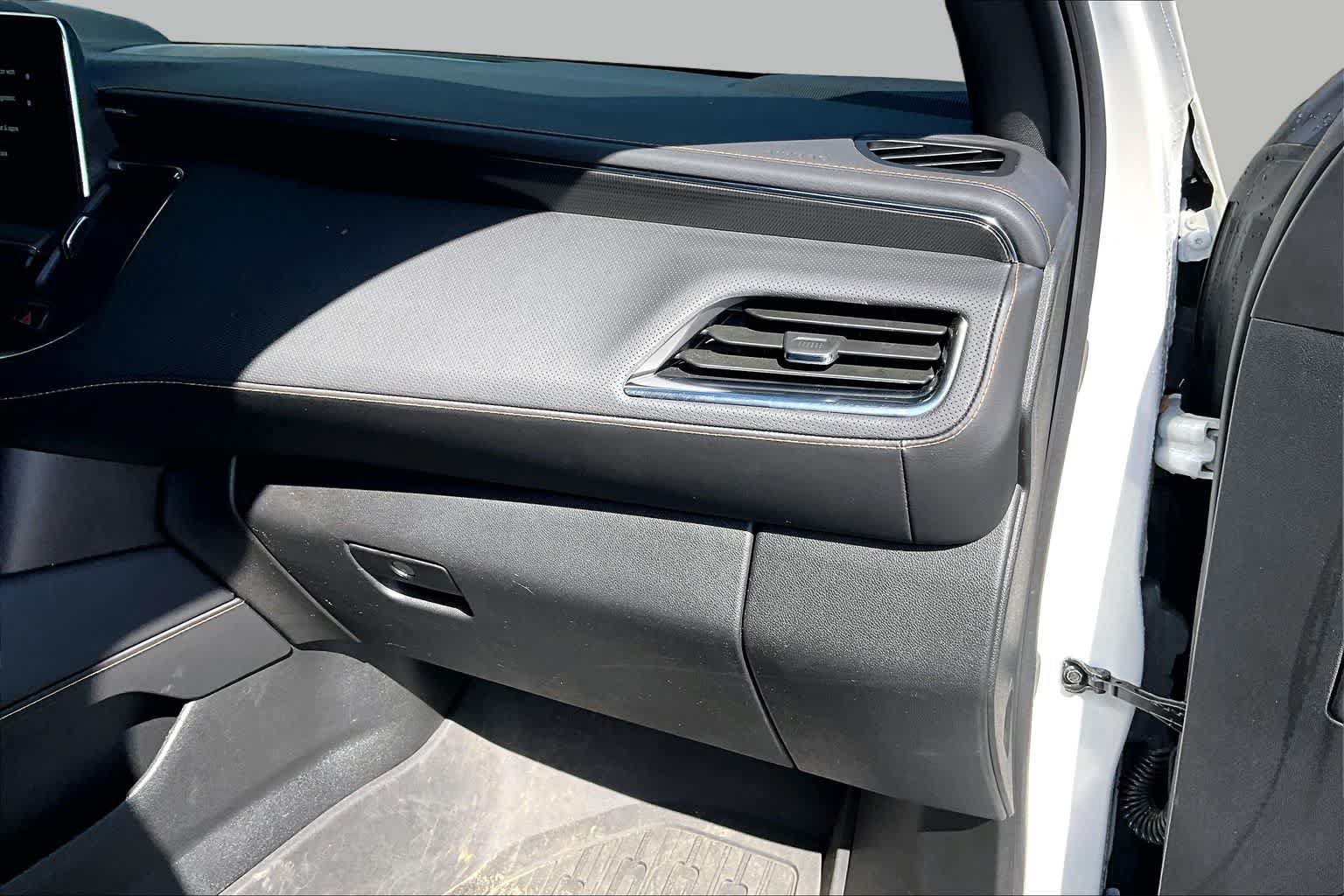 Used 2024 GMC Yukon AT4 w/ AT4 Premium Plus Package AWD/4WD image 21