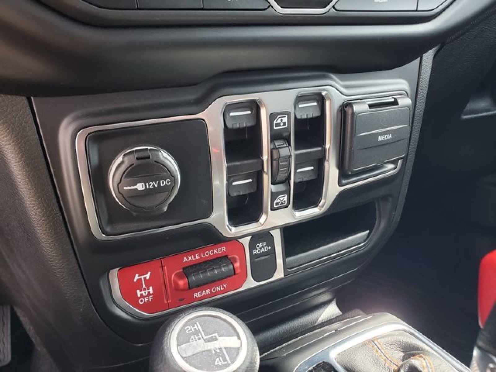 Used 2023 Jeep Gladiator Mojave w/ Cold Weather Group AWD/4WD image 22