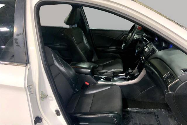Used 2017 Honda Accord Sport image 9