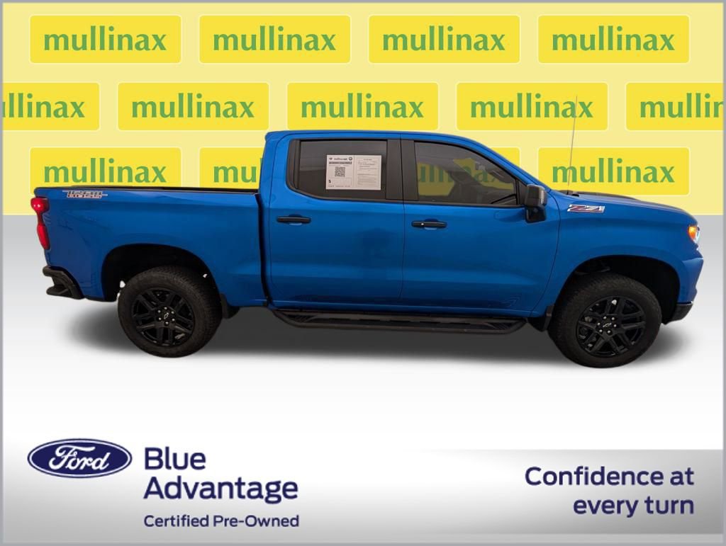 Used 2025 Chevrolet Silverado 1500 LT Trail Boss w/ Convenience Package II image 2