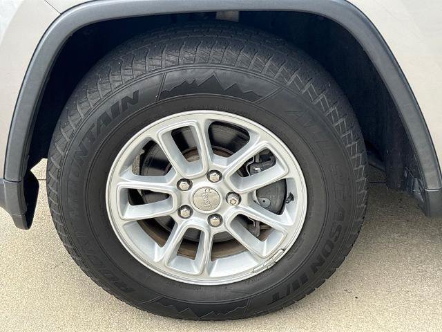 Used 2018 Jeep Grand Cherokee Laredo RWD image 11