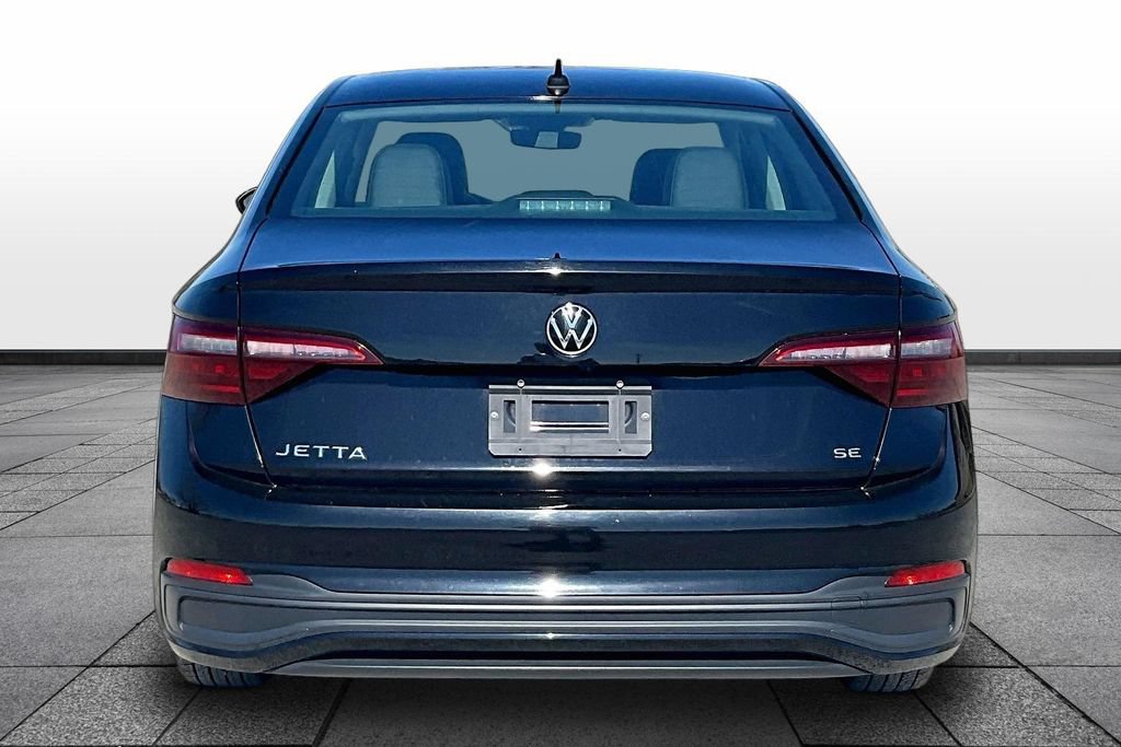 Used 2024 Volkswagen Jetta SE FWD image 4