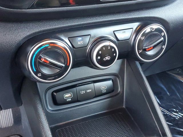 Used 2023 Hyundai Venue SE image 24