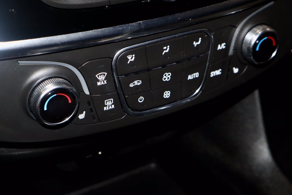 Used 2021 Chevrolet Traverse LT FWD image 32
