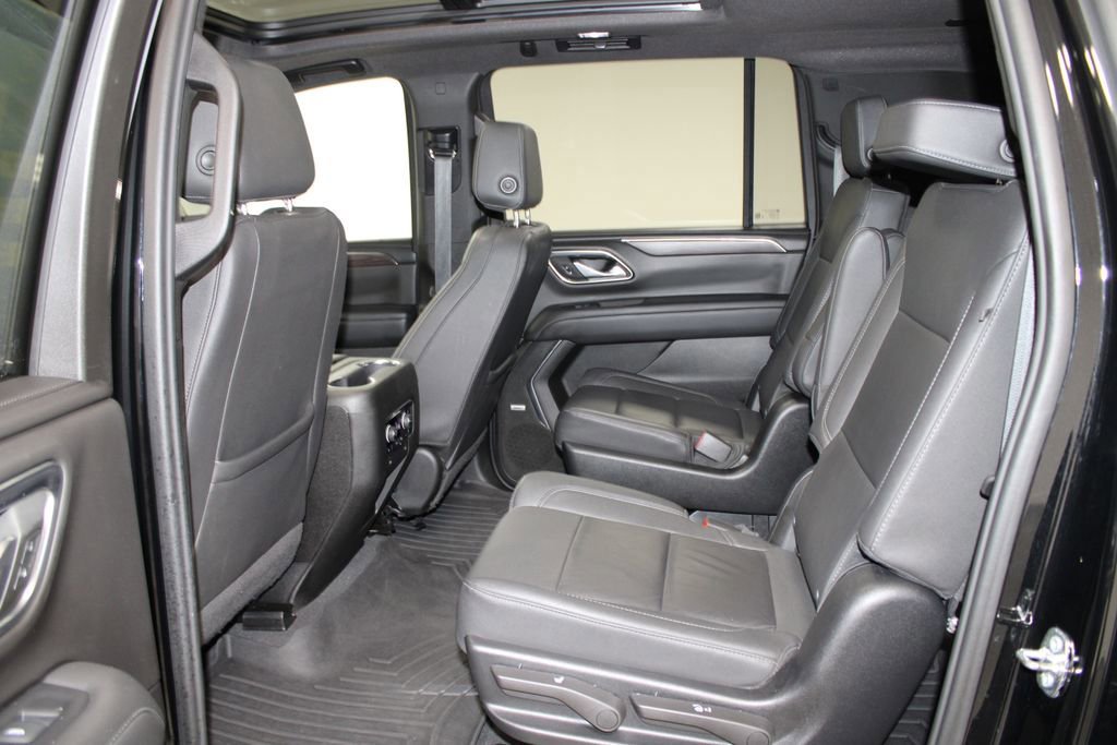 Used 2023 Chevrolet Suburban Z71 w/ Luxury Package image 28